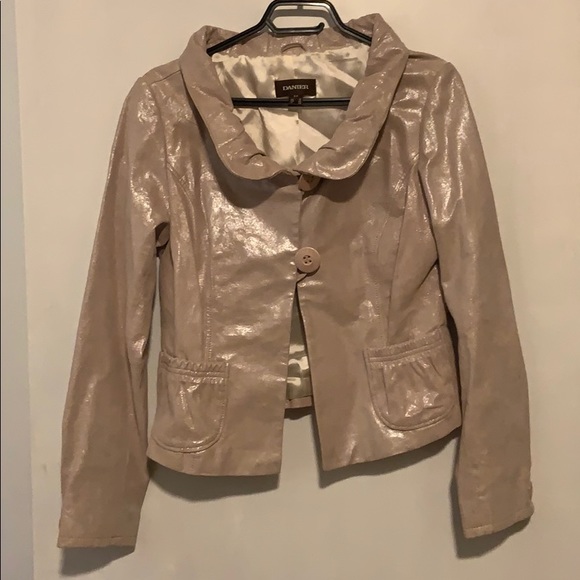 Danier pink shimmer leather jacket w/ruffle collar - Picture 2 of 12